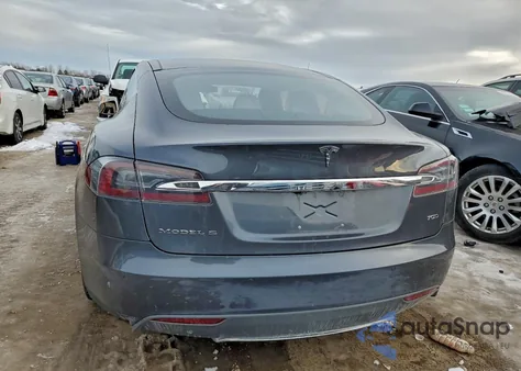 2016 Tesla Model S z USA, uszkodzony, nr VIN 5YJSA1E22GF133103